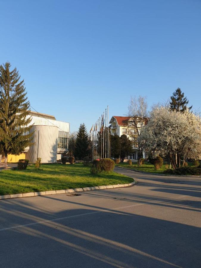 Hotel Everest Targu Mures Exterior photo